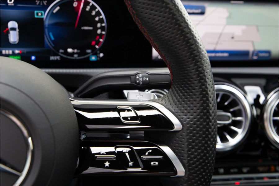 Mercedes-Benz A-Klasse 250 e AMG Line Facelift, Nightpack, Pano, Widescreen, 18" Hybrid