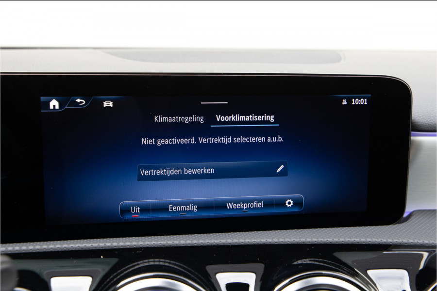 Mercedes-Benz A-Klasse 250 e AMG Line Facelift, Nightpack, Pano, Widescreen, 18" Hybrid