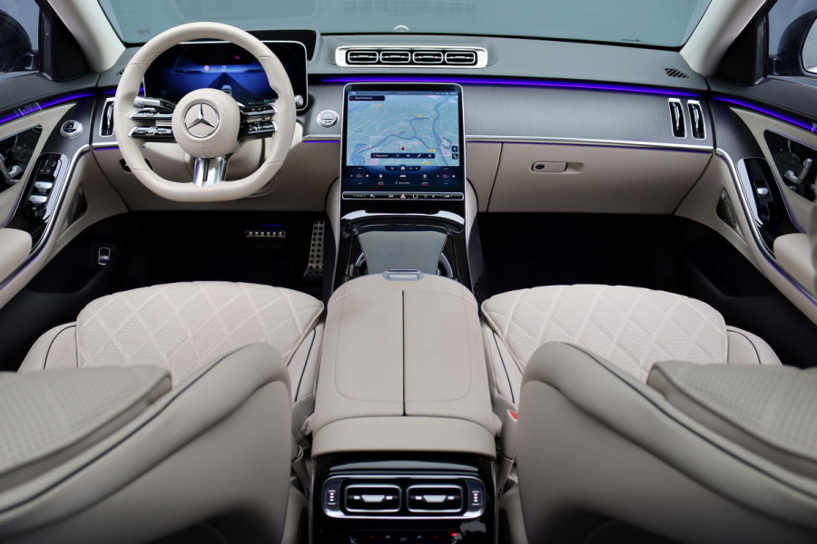 Mercedes-Benz S-Klasse 500 4MATIC AMG Line Aut9 | Achterasbesturing | Distronic+ | Airmatic | Entertainment Achter | Massage | HUD | Burmester | Vlakkenverwarming | Stoelventilatie | Digital Light |