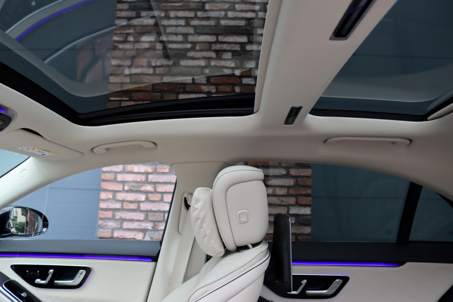 Mercedes-Benz S-Klasse 500 4MATIC AMG Line Aut9 | Achterasbesturing | Distronic+ | Airmatic | Entertainment Achter | Massage | HUD | Burmester | Vlakkenverwarming | Stoelventilatie | Digital Light |