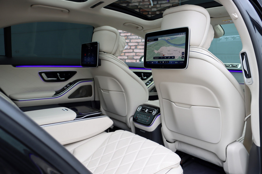 Mercedes-Benz S-Klasse 500 4MATIC AMG Line Aut9 | Achterasbesturing | Distronic+ | Airmatic | Entertainment Achter | Massage | HUD | Burmester | Vlakkenverwarming | Stoelventilatie | Digital Light |