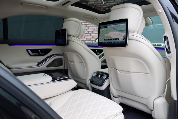 Mercedes-Benz S-Klasse 500 4MATIC AMG Line Aut9 | Achterasbesturing | Distronic+ | Airmatic | Entertainment Achter | Massage | HUD | Burmester | Vlakkenverwarming | Stoelventilatie | Digital Light |