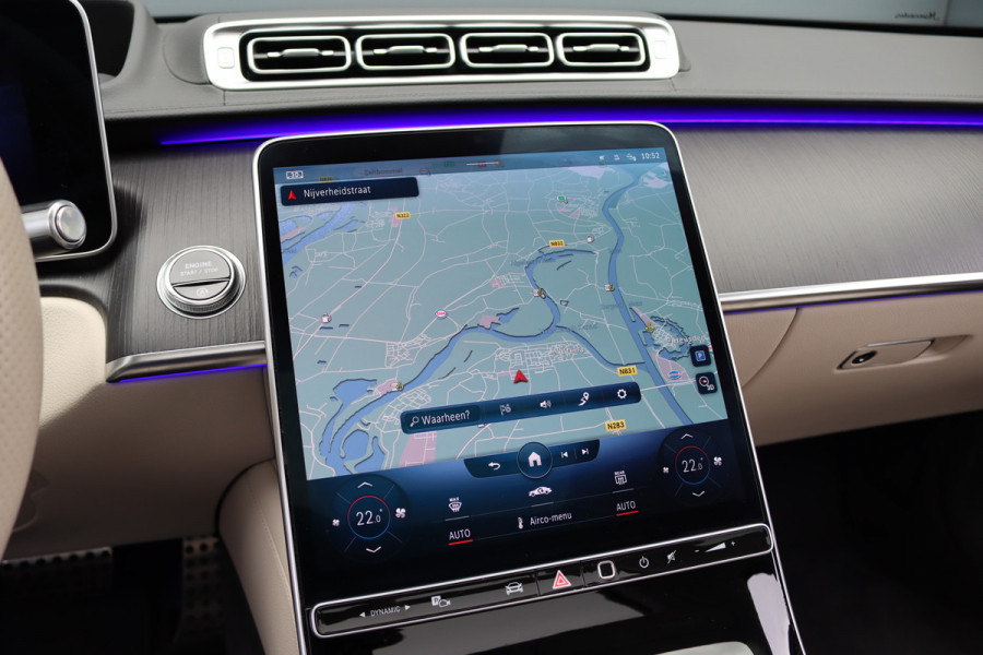 Mercedes-Benz S-Klasse 500 4MATIC AMG Line Aut9 | Achterasbesturing | Distronic+ | Airmatic | Entertainment Achter | Massage | HUD | Burmester | Vlakkenverwarming | Stoelventilatie | Digital Light |