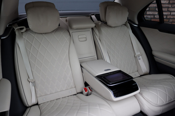 Mercedes-Benz S-Klasse 500 4MATIC AMG Line Aut9 | Achterasbesturing | Distronic+ | Airmatic | Entertainment Achter | Massage | HUD | Burmester | Vlakkenverwarming | Stoelventilatie | Digital Light |