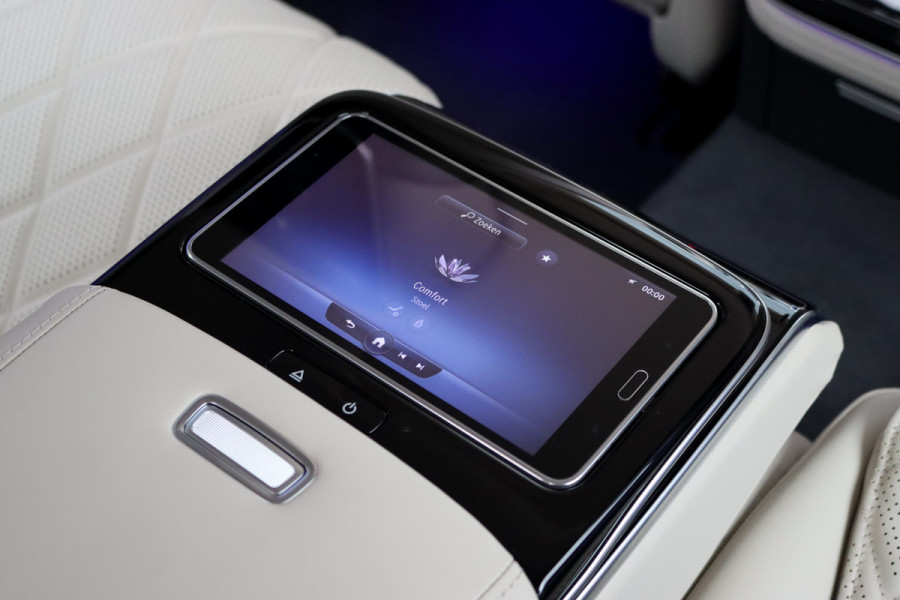 Mercedes-Benz S-Klasse 500 4MATIC AMG Line Aut9 | Achterasbesturing | Distronic+ | Airmatic | Entertainment Achter | Massage | HUD | Burmester | Vlakkenverwarming | Stoelventilatie | Digital Light |