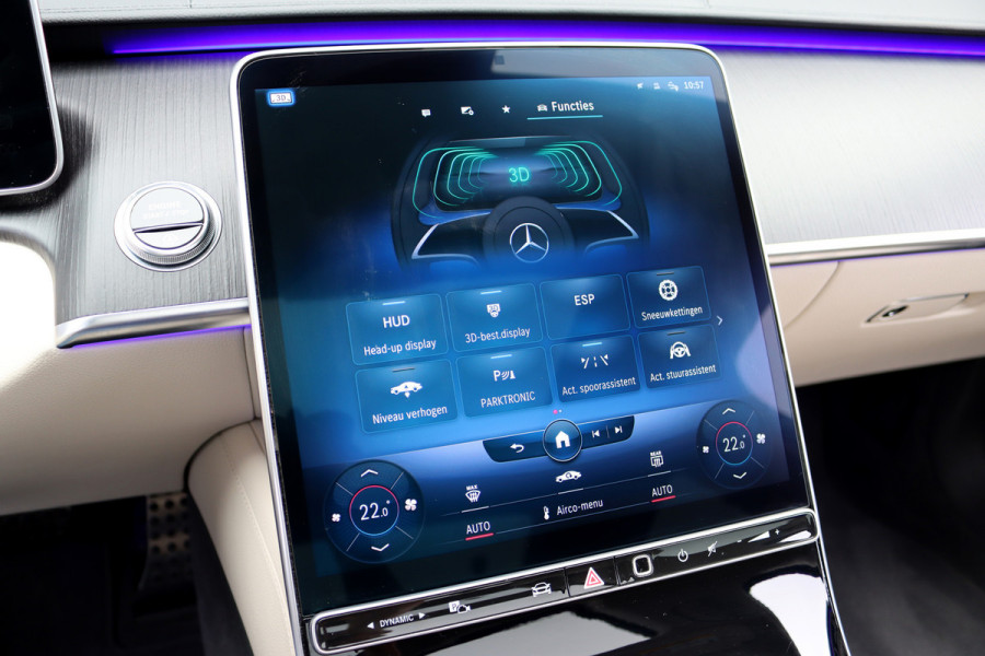 Mercedes-Benz S-Klasse 500 4MATIC AMG Line Aut9 | Achterasbesturing | Distronic+ | Airmatic | Entertainment Achter | Massage | HUD | Burmester | Vlakkenverwarming | Stoelventilatie | Digital Light |
