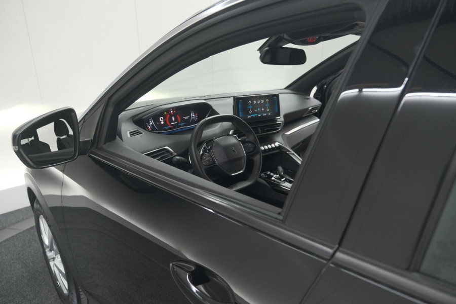 Peugeot 5008 PureTech 130 EAT8 Active Pack | 7 Zitplaatsen | Camera | Navigatie | Apple Carplay | Parkeersensoren