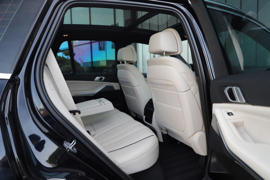 BMW X5 xDrive30d M-Sport High Executive | 265PK | Luchtvering | Pano | Sfeerverlichting | Head-up | Memory | Standkachel | Trekhaak | S