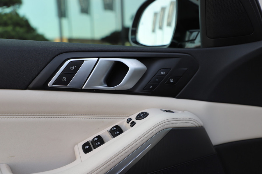 BMW X5 xDrive30d M-Sport High Executive | 265PK | Luchtvering | Pano | Sfeerverlichting | Head-up | Memory | Standkachel | Trekhaak | S