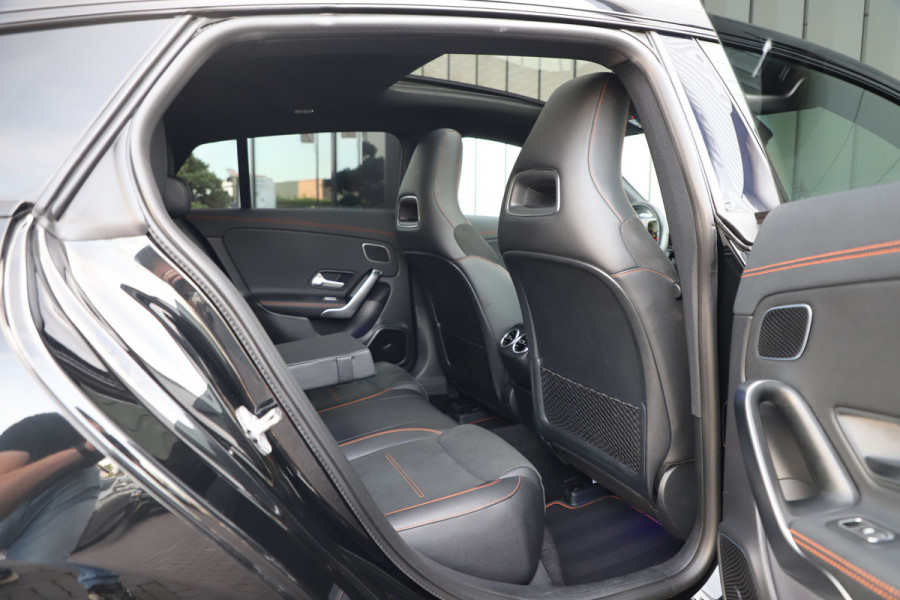 Mercedes-Benz CLA-Klasse Shooting Brake 250 AMG 4-Matic | 224PK | Pano | Keyles-go | Head-up | Burmester | Adaptief-onderstel | Memory | Sfeerverlichting