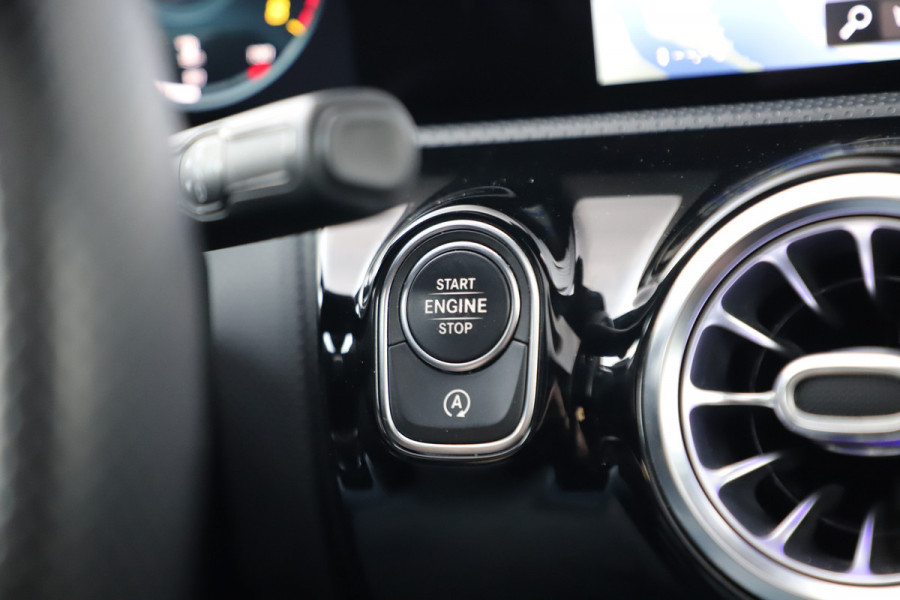 Mercedes-Benz CLA-Klasse Shooting Brake 250 AMG 4-Matic | 224PK | Pano | Keyles-go | Head-up | Burmester | Adaptief-onderstel | Memory | Sfeerverlichting