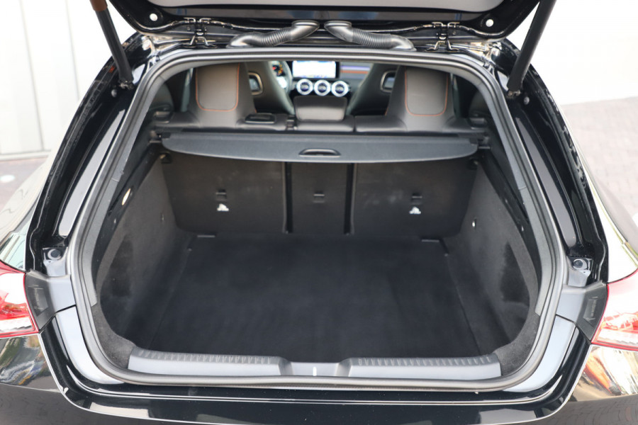 Mercedes-Benz CLA-Klasse Shooting Brake 250 AMG 4-Matic | 224PK | Pano | Keyles-go | Head-up | Burmester | Adaptief-onderstel | Memory | Sfeerverlichting