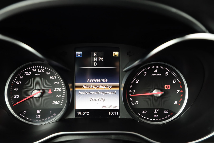 Mercedes-Benz GLC 250 4-Matic Aut9 | 211PK | Luchtvering | Sfeerverlichting | Head-up | Distronic | Pano | Stoelverw. | Camera | Trekhaak | 2017.