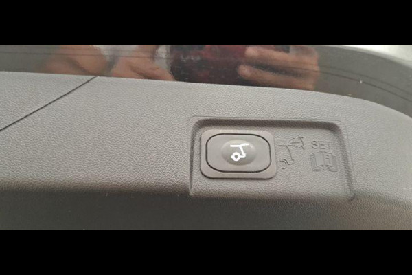 Ford Puma 1.0 EcoBoost Hybrid Titanium 125pk | Winterpack | Sync 4 Navigatie | Elek. achterklep | Keyless | Comfort Pack