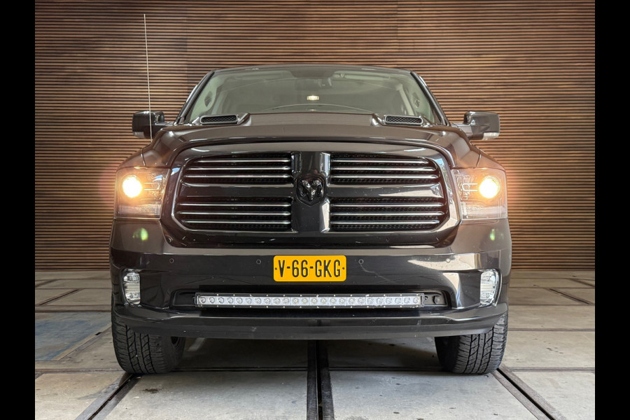 Dodge Ram 1500 5.7 V8 4x4 Crew Cab 5'7 Sport | Full option | Pano | LUCHT | LEDBAR | Hard Cover | Camera | Trekhaak |