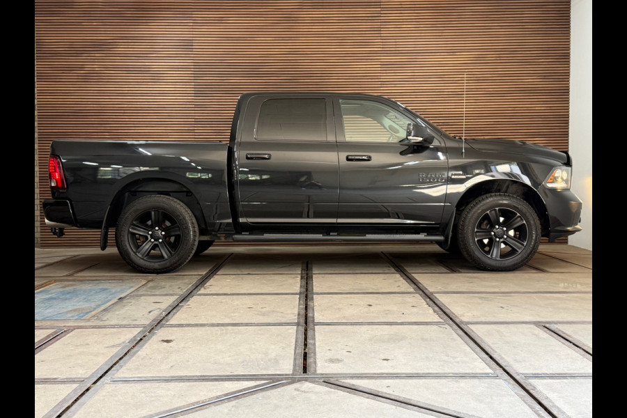 Dodge Ram 1500 5.7 V8 4x4 Crew Cab 5'7 Sport | Full option | Pano | LUCHT | LEDBAR | Hard Cover | Camera | Trekhaak |