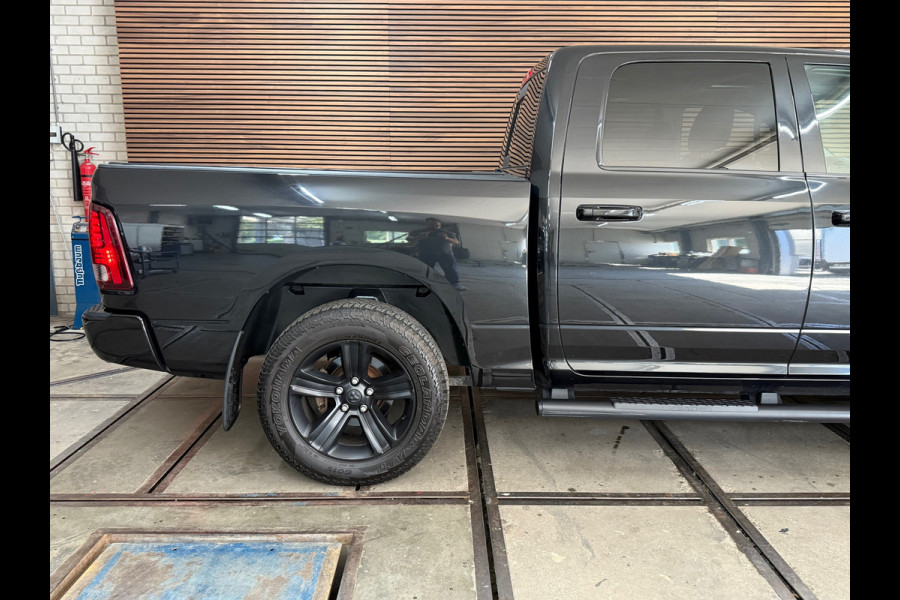 Dodge Ram 1500 5.7 V8 4x4 Crew Cab 5'7 Sport | Full option | Pano | LUCHT | LEDBAR | Hard Cover | Camera | Trekhaak |