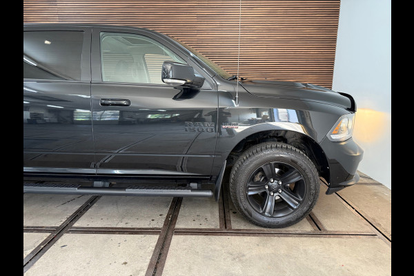 Dodge Ram 1500 5.7 V8 4x4 Crew Cab 5'7 Sport | Full option | Pano | LUCHT | LEDBAR | Hard Cover | Camera | Trekhaak |