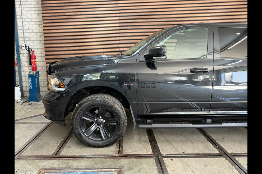 Dodge Ram 1500 5.7 V8 4x4 Crew Cab 5'7 Sport | Full option | Pano | LUCHT | LEDBAR | Hard Cover | Camera | Trekhaak |