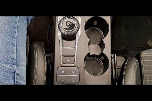 Ford Kuga 2.5 PHEV Titanium 225pk | Driver Assistance pack | Winterpack | Wegklapbare trekhaak | Panoramadak | AGR Stoelen | Technology pack | 18 inch Licht metaal | All Weather Banden