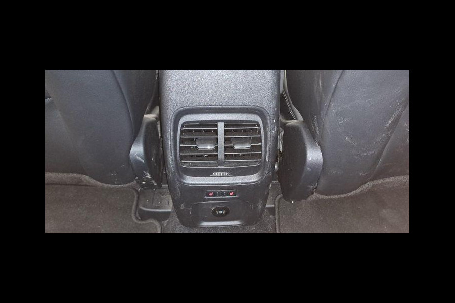 Ford Kuga 2.5 PHEV Titanium 225pk | Driver Assistance pack | Winterpack | Wegklapbare trekhaak | Panoramadak | AGR Stoelen | Technology pack | 18 inch Licht metaal | All Weather Banden