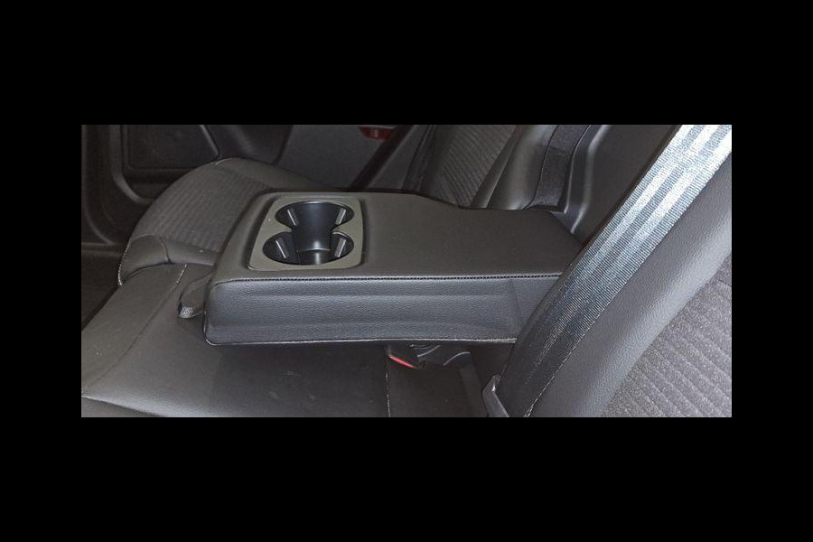 Ford Kuga 2.5 PHEV Titanium 225pk | Driver Assistance pack | Winterpack | Wegklapbare trekhaak | Panoramadak | AGR Stoelen | Technology pack | 18 inch Licht metaal | All Weather Banden