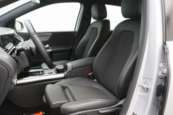 Mercedes-Benz B-Klasse 180 Launch Edition AMG Line Automaat Virtual Cockpit, LED, Apple Carplay, Camera, PDC, 18"