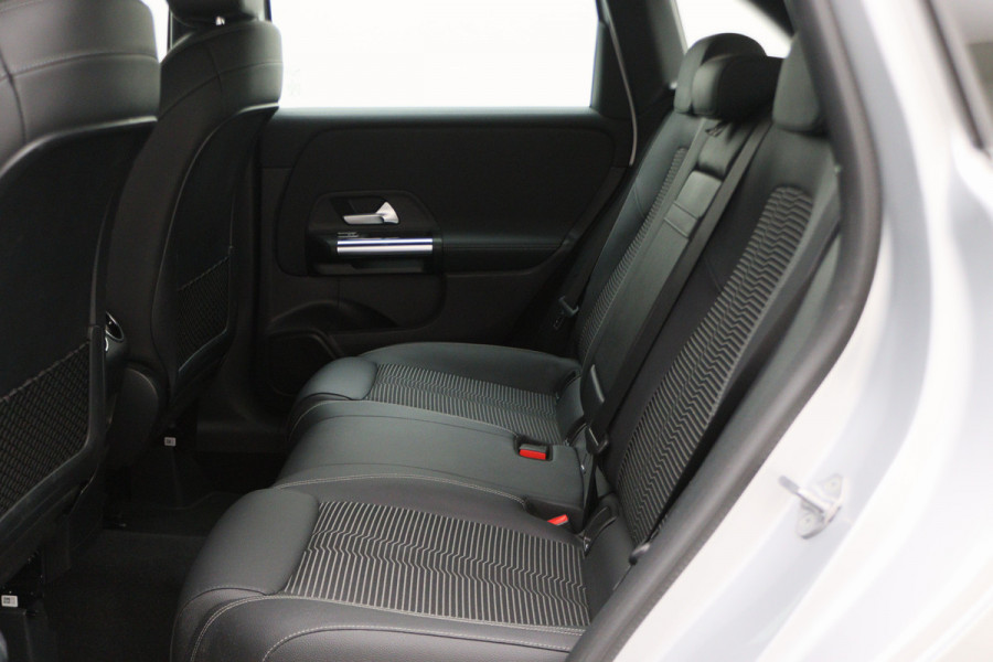 Mercedes-Benz B-Klasse 180 Launch Edition AMG Line Automaat Virtual Cockpit, LED, Apple Carplay, Camera, PDC, 18"