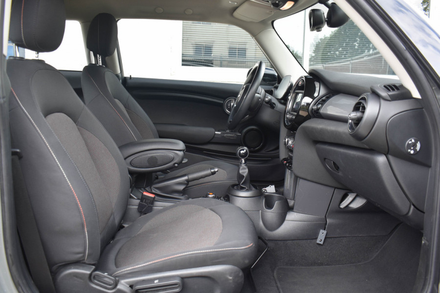 MINI Mini 1.5 Cooper Chili | XENON | CARPLAY | NAVI | KEYLESS | 1e EIGENAAR | NL AUTO