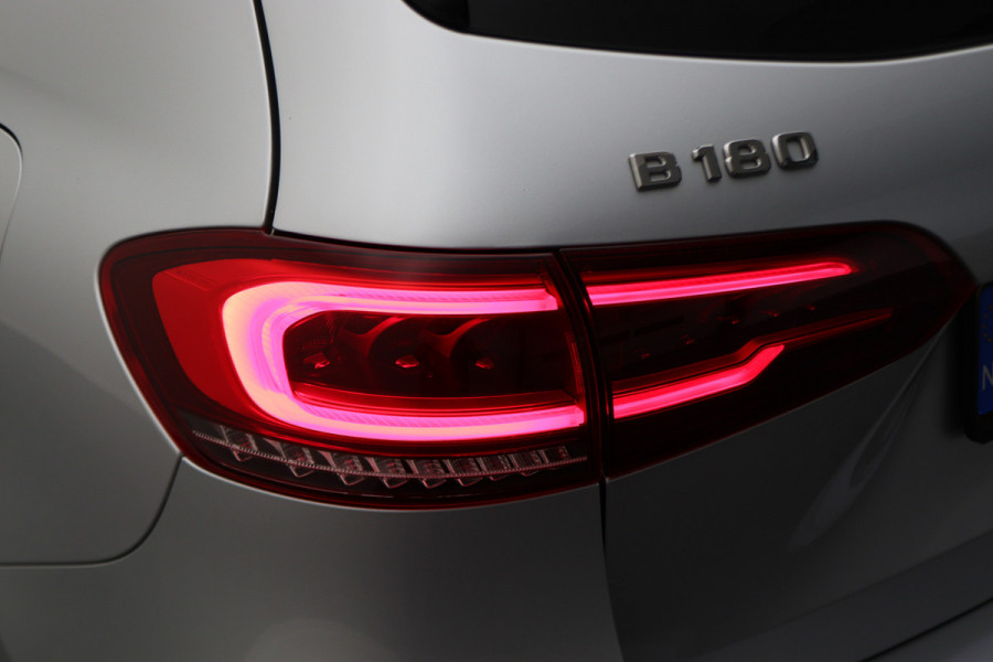 Mercedes-Benz B-Klasse 180 Launch Edition AMG Line Automaat Virtual Cockpit, LED, Apple Carplay, Camera, PDC, 18"