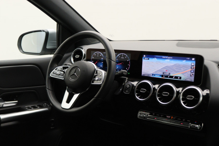 Mercedes-Benz B-Klasse 180 Launch Edition AMG Line Automaat Virtual Cockpit, LED, Apple Carplay, Camera, PDC, 18"