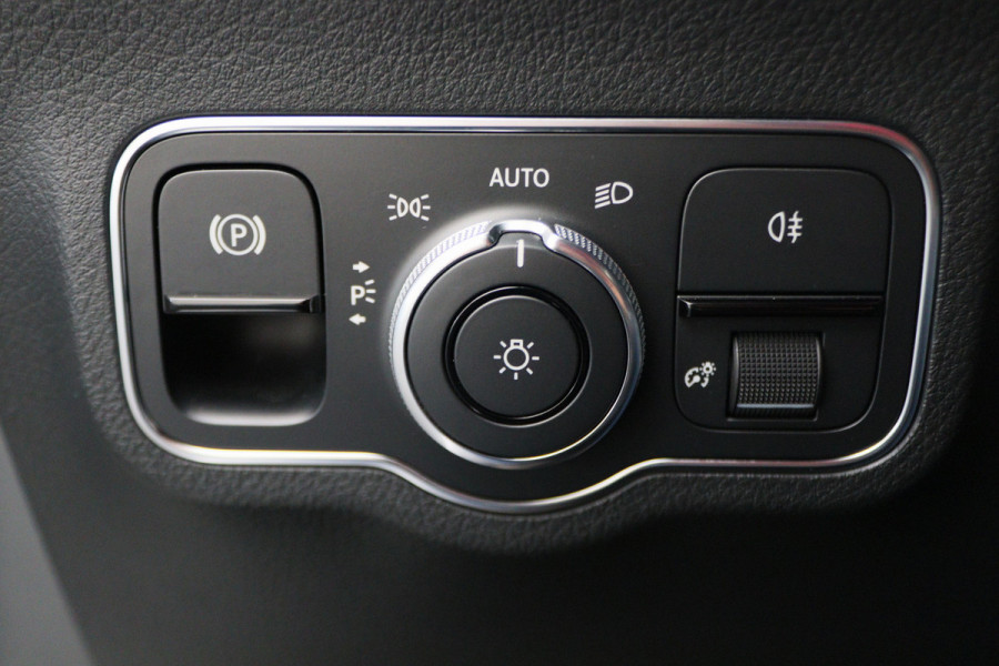 Mercedes-Benz B-Klasse 180 Launch Edition AMG Line Automaat Virtual Cockpit, LED, Apple Carplay, Camera, PDC, 18"