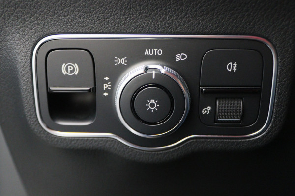 Mercedes-Benz B-Klasse 180 Launch Edition AMG Line Automaat Virtual Cockpit, LED, Apple Carplay, Camera, PDC, 18"