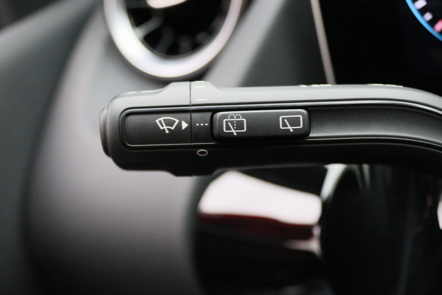 Mercedes-Benz B-Klasse 180 Launch Edition AMG Line Automaat Virtual Cockpit, LED, Apple Carplay, Camera, PDC, 18"