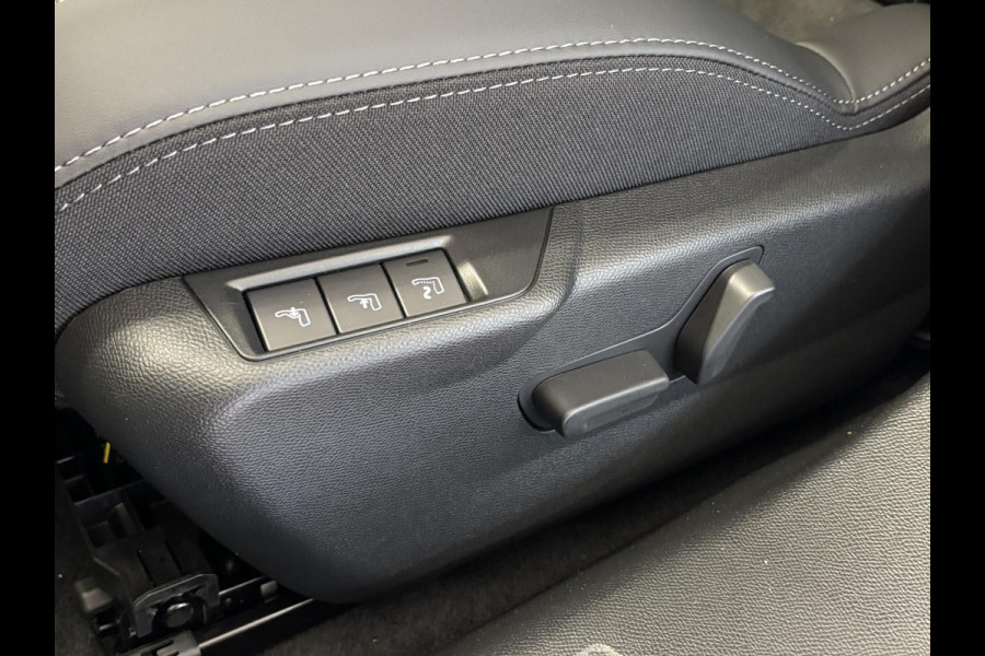 Peugeot 2008 1.2 Hybrid 145 GT Automaat | Elektrisch verstelbare bestuurdersstoel | Stoelverwarming | Massage | 4-seizoensbanden | 360 Camera | Navigatie | Adaptieve cruise control
