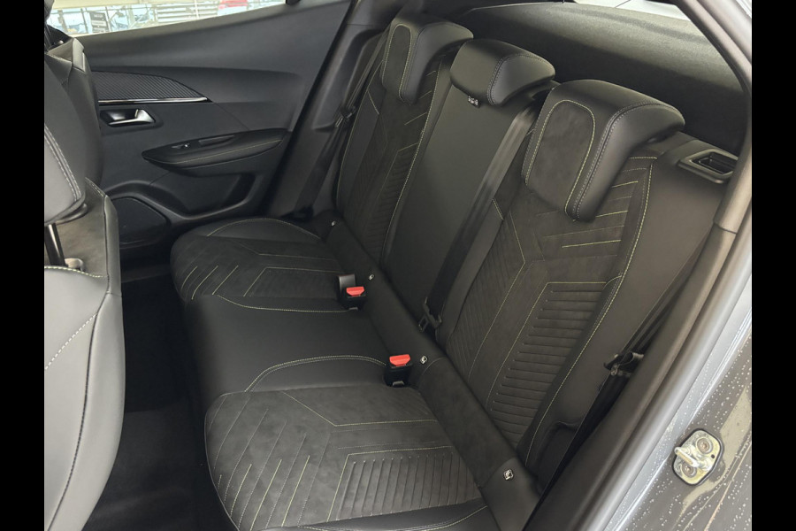 Peugeot 2008 1.2 Hybrid 145 GT Automaat | Elektrisch verstelbare bestuurdersstoel | Stoelverwarming | Massage | 4-seizoensbanden | 360 Camera | Navigatie | Adaptieve cruise control