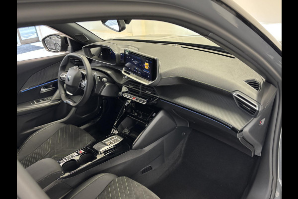 Peugeot 2008 1.2 Hybrid 145 GT Automaat | Elektrisch verstelbare bestuurdersstoel | Stoelverwarming | Massage | 4-seizoensbanden | 360 Camera | Navigatie | Adaptieve cruise control