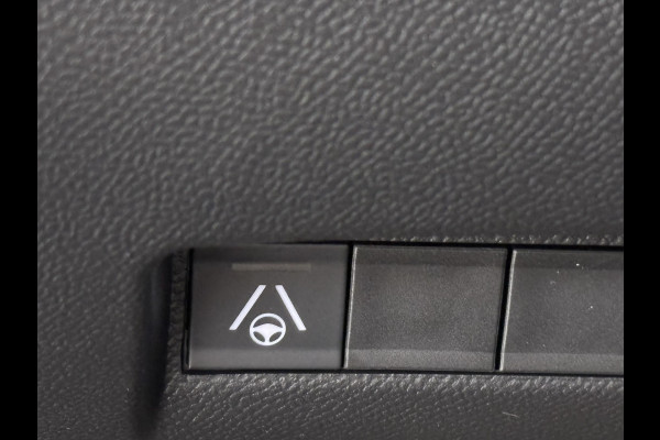 Peugeot 2008 1.2 Hybrid 145 GT Automaat | Elektrisch verstelbare bestuurdersstoel | Stoelverwarming | Massage | 4-seizoensbanden | 360 Camera | Navigatie | Adaptieve cruise control