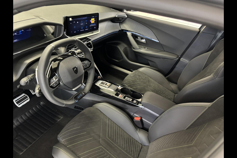 Peugeot 2008 1.2 Hybrid 145 GT Automaat | Elektrisch verstelbare bestuurdersstoel | Stoelverwarming | Massage | 4-seizoensbanden | 360 Camera | Navigatie | Adaptieve cruise control