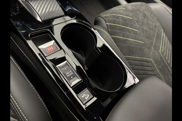 Peugeot 2008 1.2 Hybrid 145 GT Automaat | Elektrisch verstelbare bestuurdersstoel | Stoelverwarming | Massage | 4-seizoensbanden | 360 Camera | Navigatie | Adaptieve cruise control