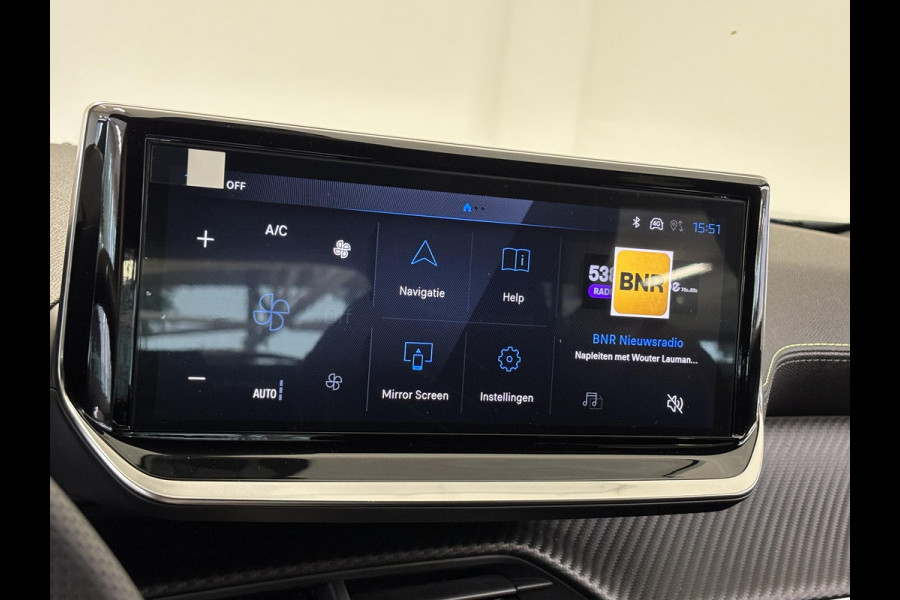 Peugeot 2008 1.2 Hybrid 145 GT Automaat | Elektrisch verstelbare bestuurdersstoel | Stoelverwarming | Massage | 4-seizoensbanden | 360 Camera | Navigatie | Adaptieve cruise control