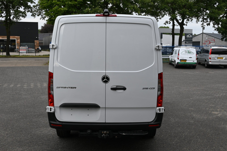 Mercedes-Benz Sprinter 316 CDI L2H1 RWD 3500kg Trekhaak, Led, MBUX met camera, Dodehoek assyst, Brake assyst,