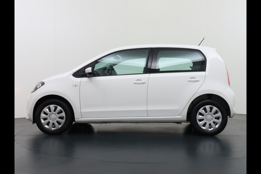Škoda Citigo 1.0 CNG Bifuel Airco CruiseControl 5drs Bluetooth Isofix Greentech Led Aardgas Elek.Ramen Aut.Verlichting Start/Stop DealerOnderhouden Ambition NL-auto! Kosten per 100 km: CNG is goedkoop – bij een prijs van €1,20 per kg kost 100 km slechts €3,60 - €4,20  Belasting slechts 36 euro per maand!!