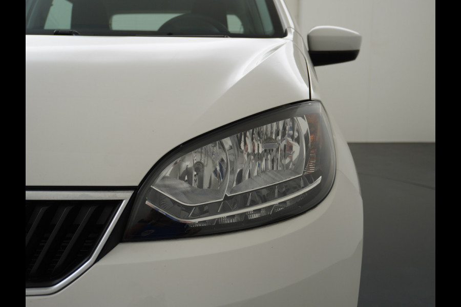 Škoda Citigo 1.0 CNG Bifuel Airco CruiseControl 5drs Bluetooth Isofix Greentech Led Aardgas Elek.Ramen Aut.Verlichting Start/Stop DealerOnderhouden Ambition NL-auto! Kosten per 100 km: CNG is goedkoop – bij een prijs van €1,20 per kg kost 100 km slechts €3,60 - €4,20  Belasting slechts 36 euro per maand!!