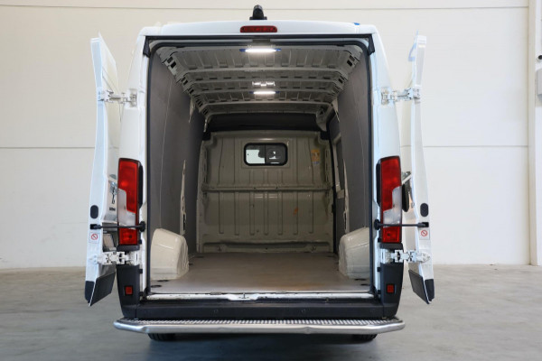 Peugeot Boxer 2.0 blueHDI L4/H2 3 ZITS 435 163PK CAMERA NAVI AIRCO LEASE V/A € 122,- p.m. INRUIL MOGELIJK