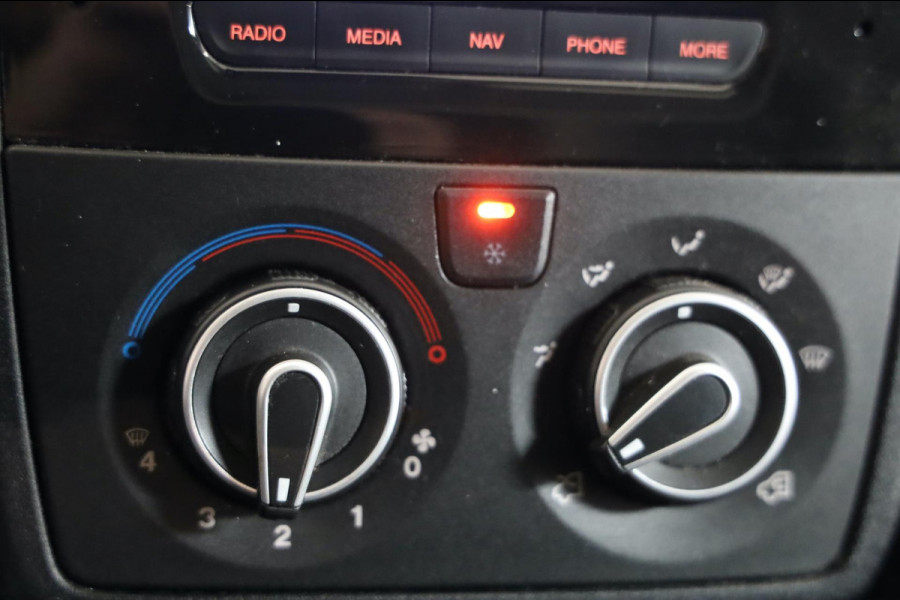 Peugeot Boxer 2.0 blueHDI L4/H2 3 ZITS 435 163PK CAMERA NAVI AIRCO LEASE V/A € 122,- p.m. INRUIL MOGELIJK