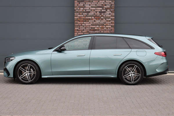 Mercedes-Benz E-Klasse Estate 300 e AMG Line Aut9 | Distronic Pro | Memory | Digital Light | Surround Camera | Keyless Go | Night Pakket | Augmented Reality | Stoelverwarming | Sfeerverlichting | Verwarmd Stuurwiel |