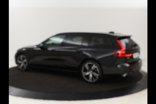 Volvo V60 2.0 T8 Recharge AWD R-Design | Trekhaak | Stoelverwarming | Camera | Harman/Kardon | Adaptive cruise | Memory | Carplay | Navigatie | 19'' lichtmetalen velgen