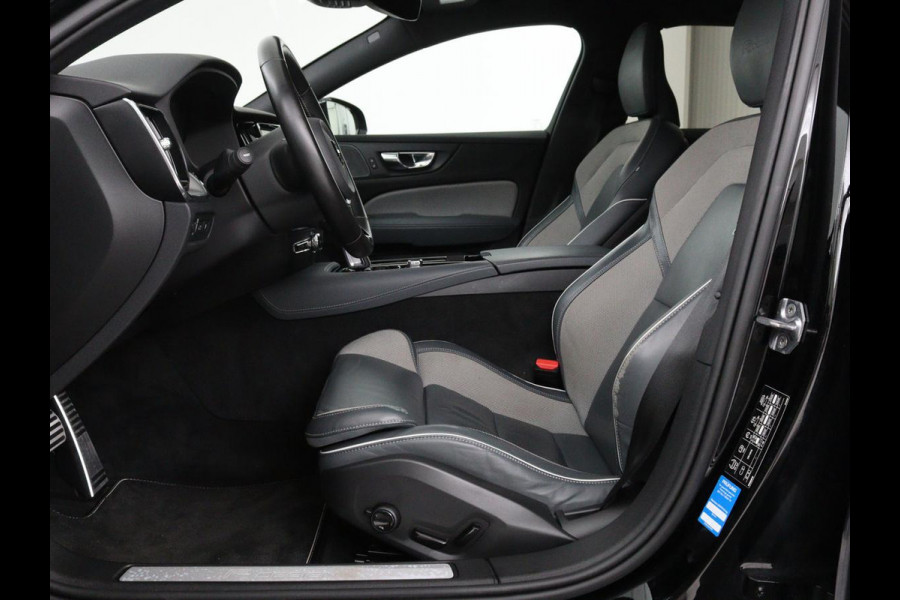 Volvo V60 2.0 T8 Recharge AWD R-Design | Trekhaak | Stoelverwarming | Camera | Harman/Kardon | Adaptive cruise | Memory | Carplay | Navigatie | 19'' lichtmetalen velgen