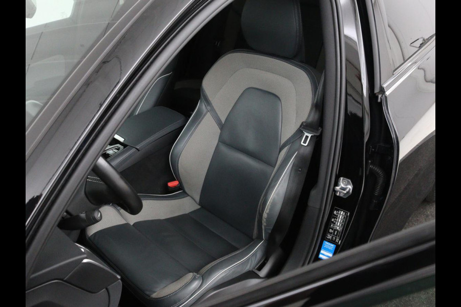 Volvo V60 2.0 T8 Recharge AWD R-Design | Trekhaak | Stoelverwarming | Camera | Harman/Kardon | Adaptive cruise | Memory | Carplay | Navigatie | 19'' lichtmetalen velgen